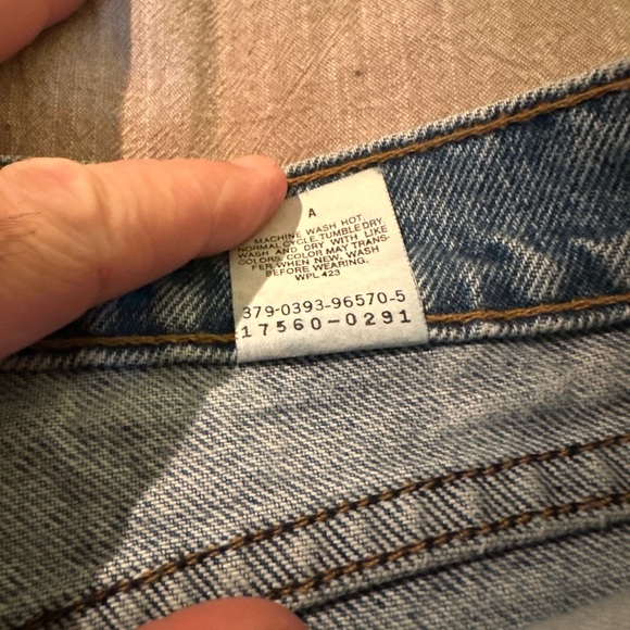 Vintage Levi’s 17560-0291. Made in the USA.100% cotton. Made Feb 1991 size 7 - Picture 5 of 13